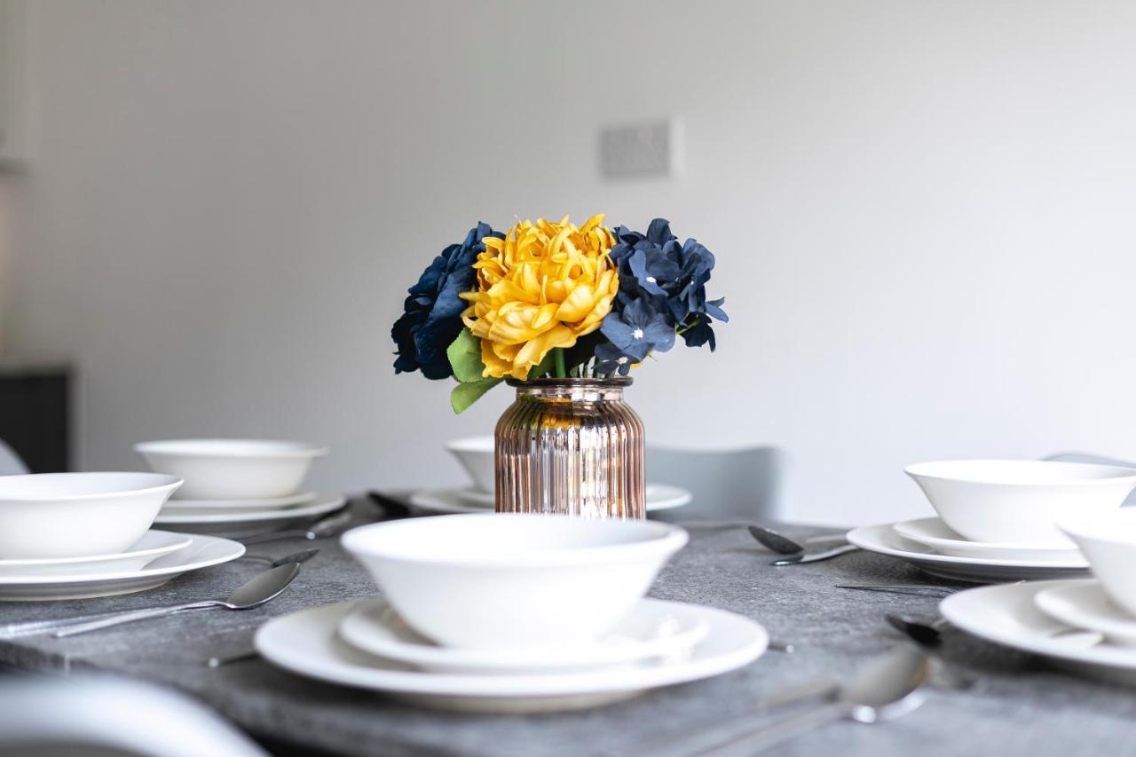 Skyvillion - London Enfield Chase Apartments With Parking & Wifi Exterior photo